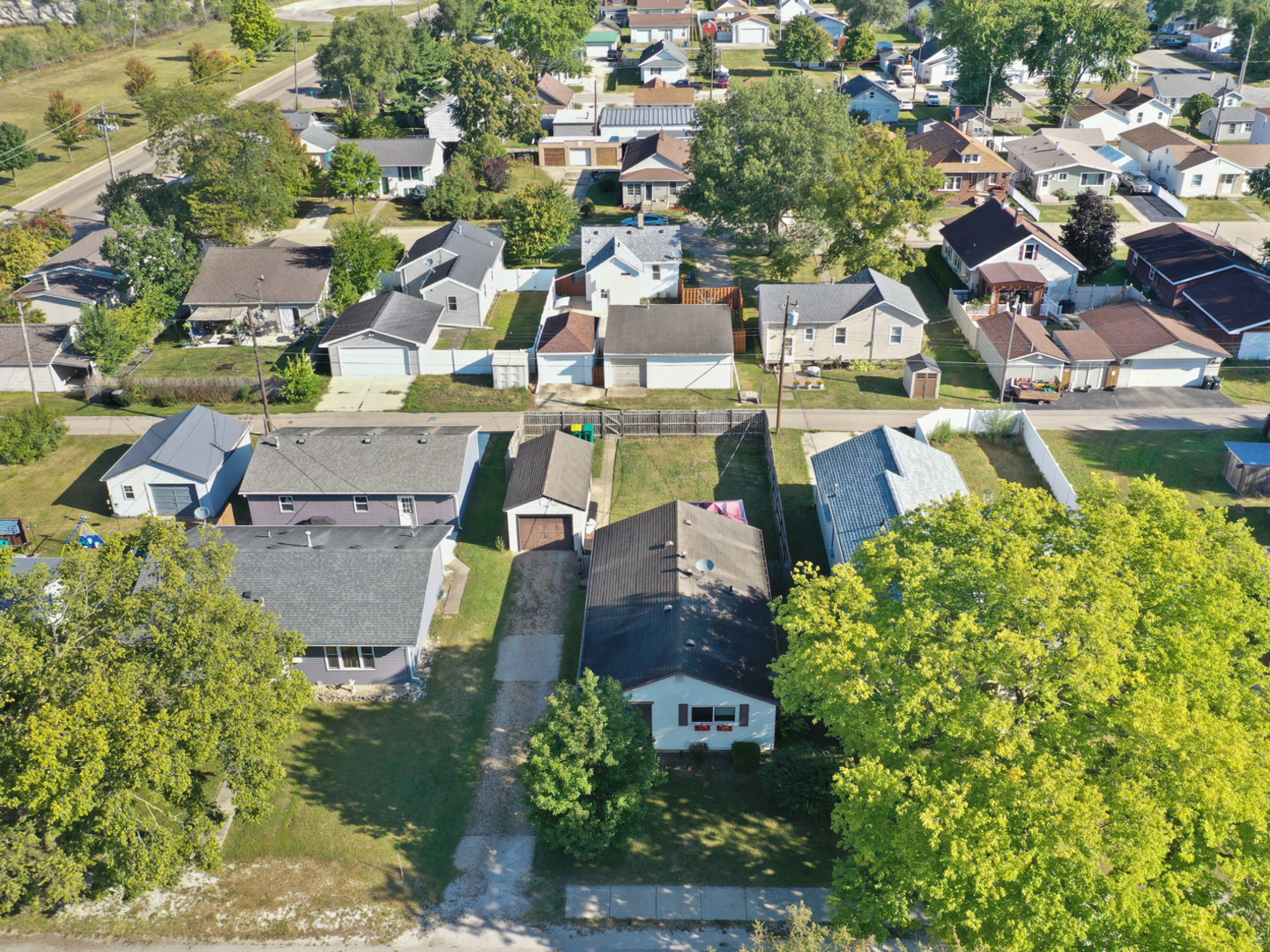 1446 Erie Street Ottawa, IL 61350 - Photo 35 of 41 an aerial view of a house with a lake view