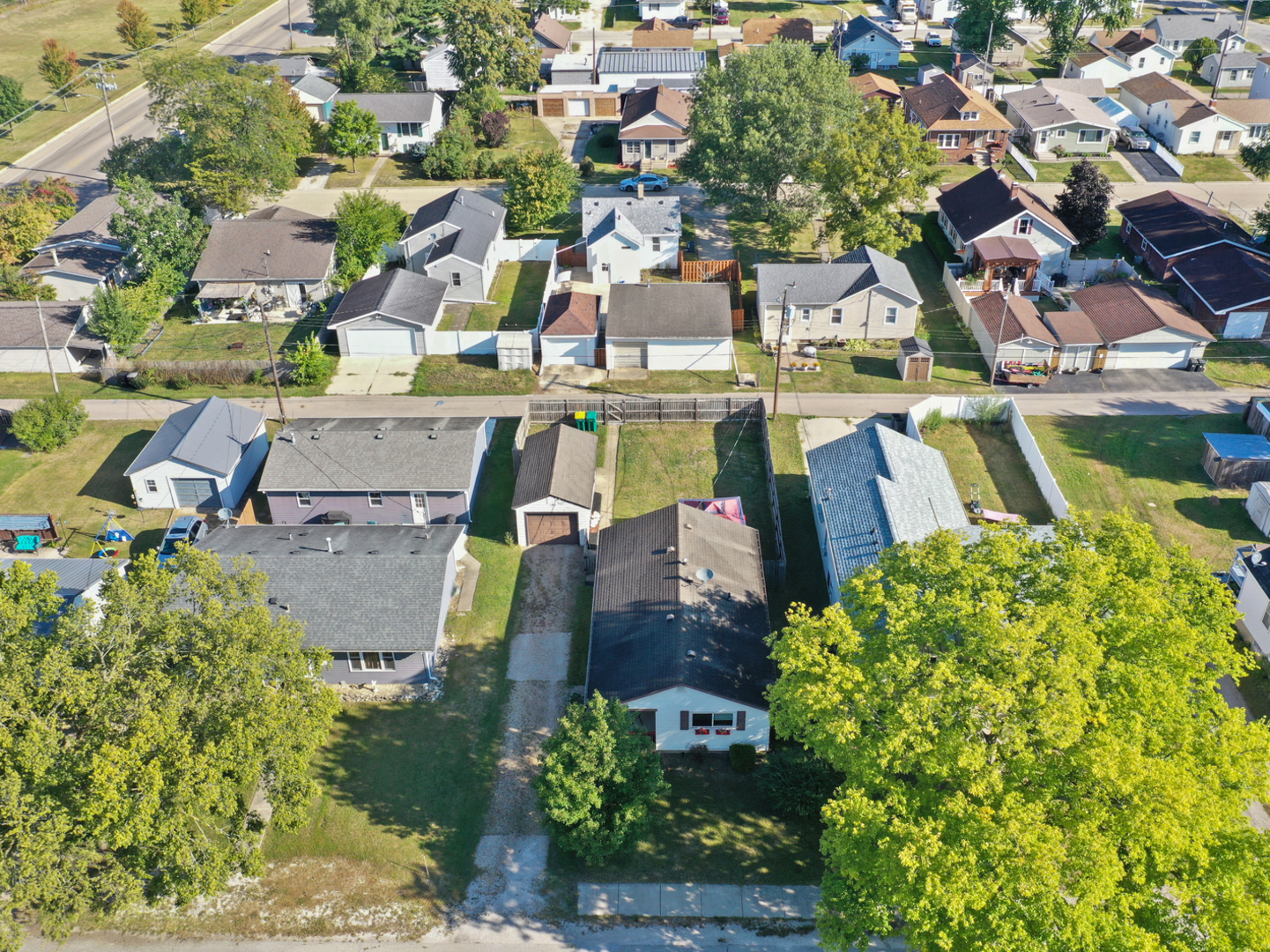 1446 Erie Street Ottawa, IL 61350 - Photo 36 of 41 an aerial view of residential houses with outdoor space