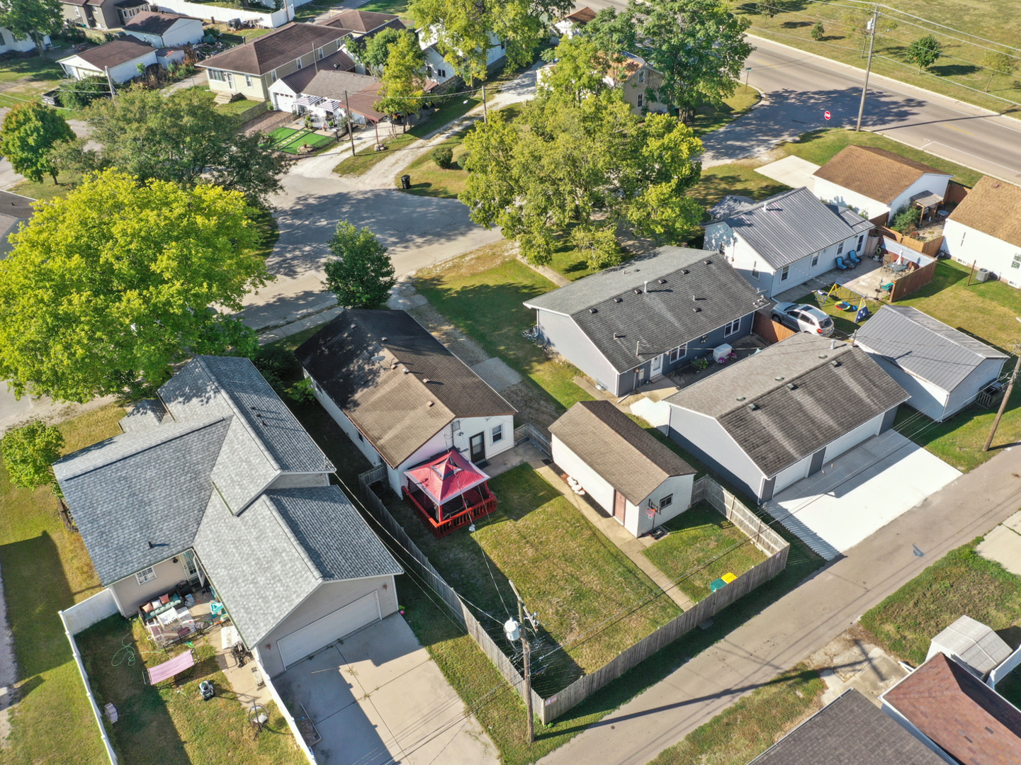 1446 Erie Street Ottawa, IL 61350 - Photo 37 of 41 an aerial view of a house with a yard