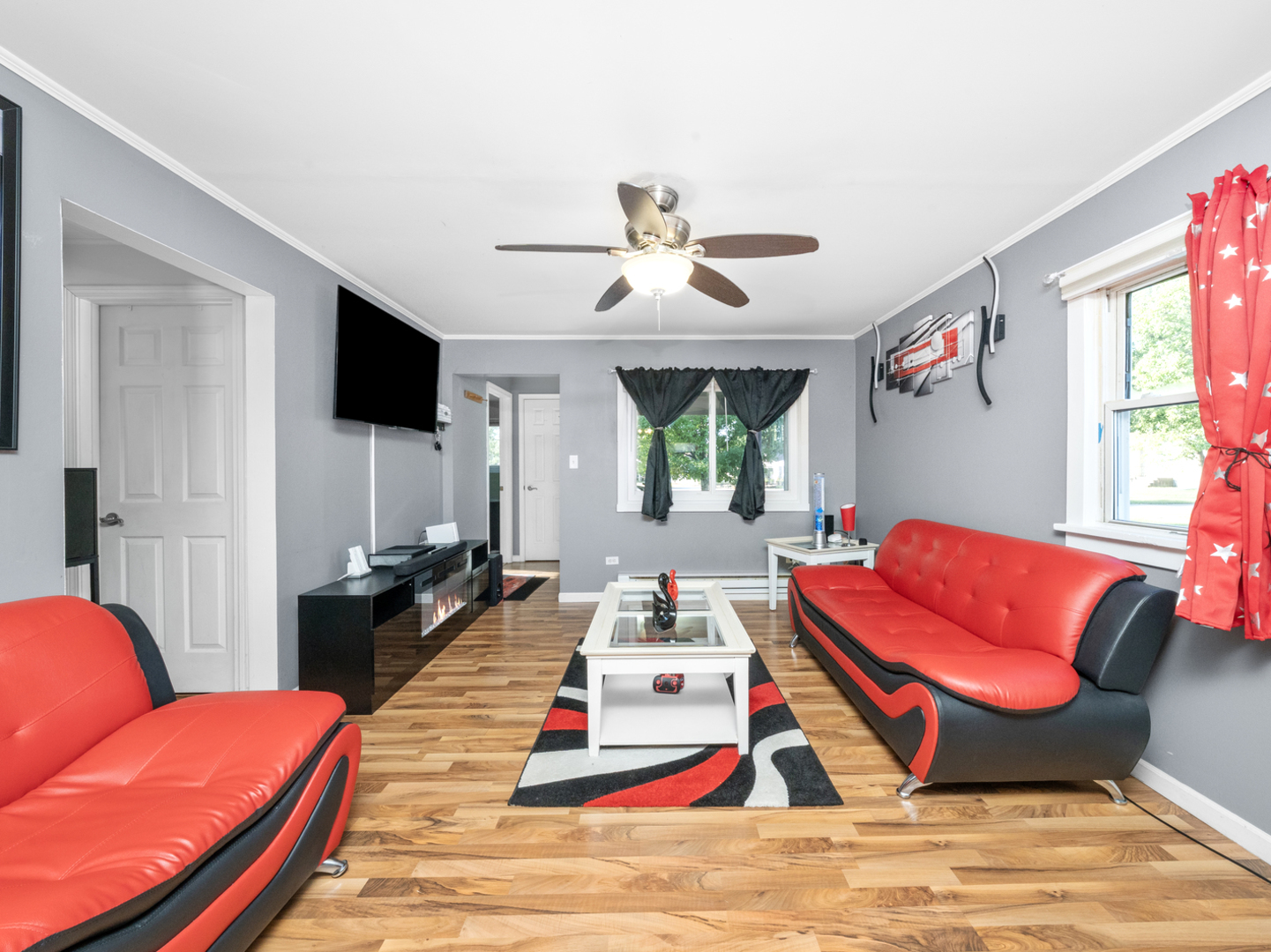 1446 Erie Street Ottawa, IL 61350 - Photo 7 of 41 a room with furniture and a flat screen tv