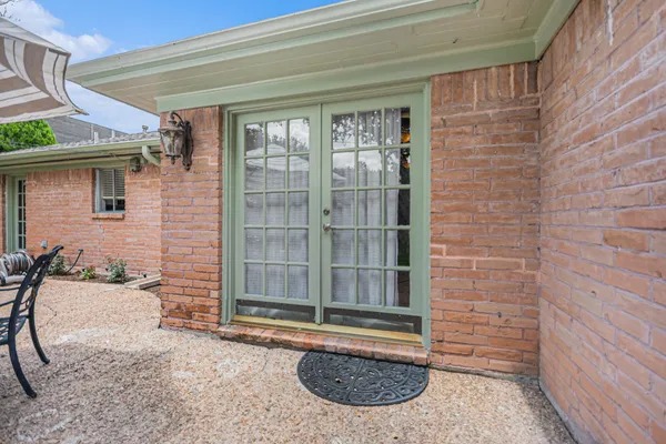 $2,999 | 12847 Memorial Drive, Houston, TX 77024