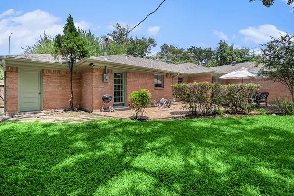 $2,999 | 12847 Memorial Drive, Houston, TX 77024