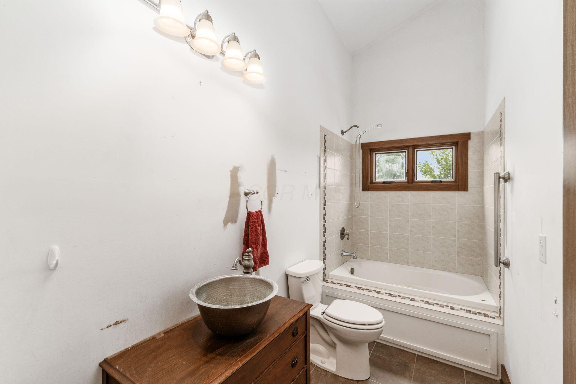 422 Debord Road Waverly, OH 45690 - Photo 26 of 57 Hall Bathroom