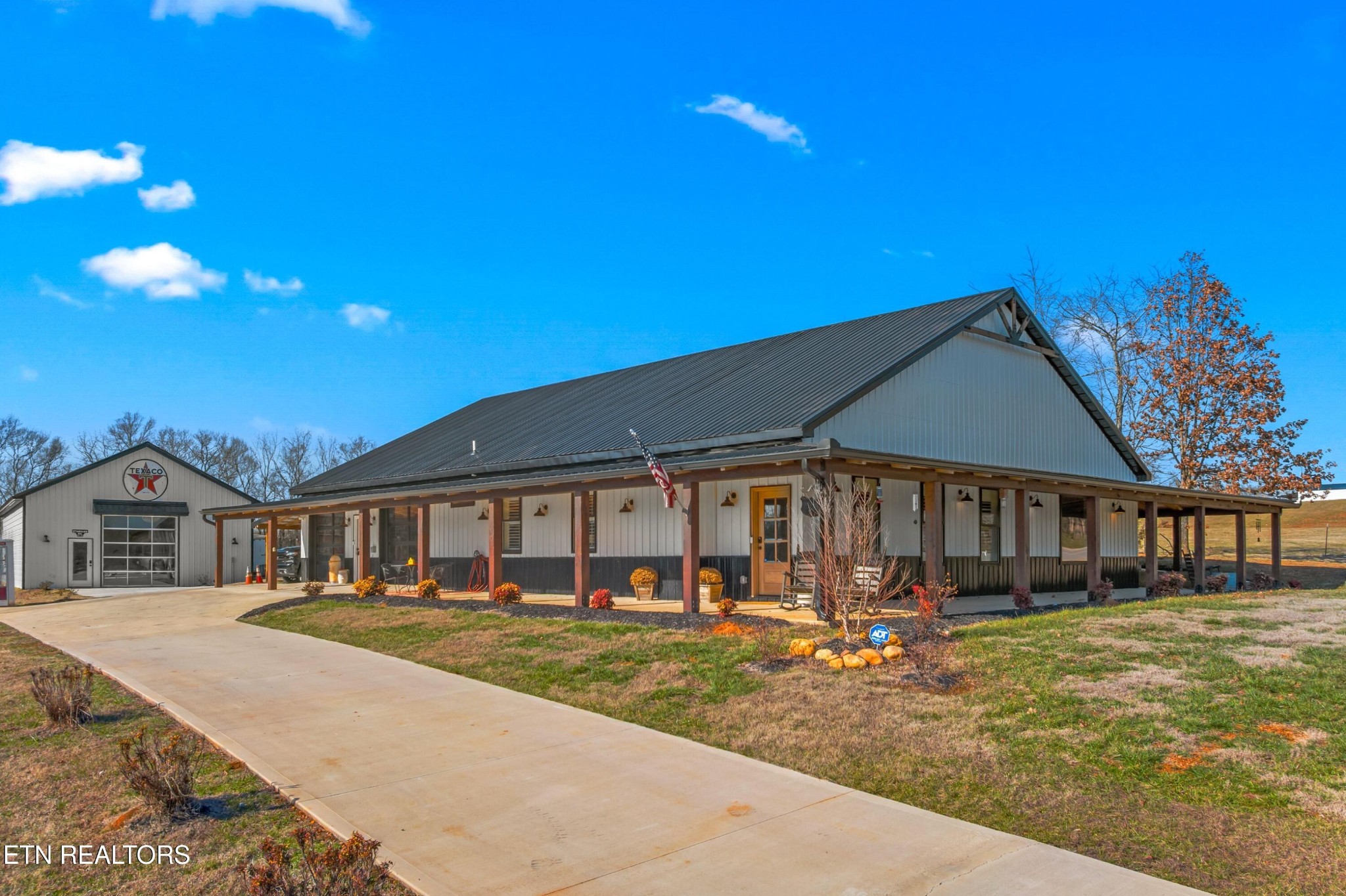559 Morie Road Dandridge, TN 37725 - Photo 1 of 54