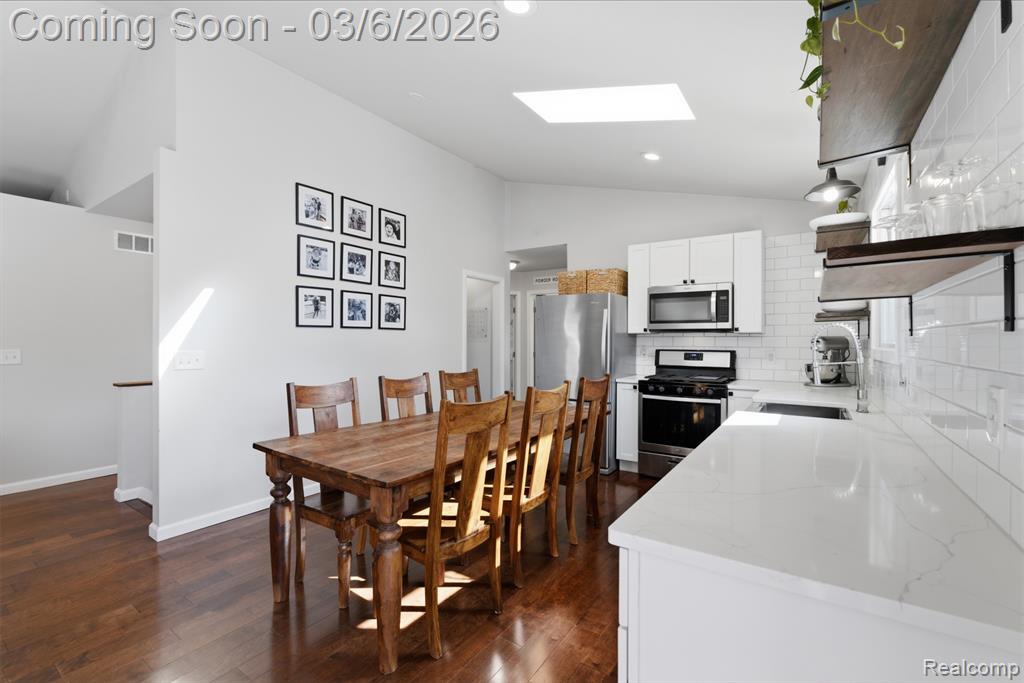 5809 Spears Road Pinckney, MI 48169 - Photo 12 of 54 Gallery Image 12