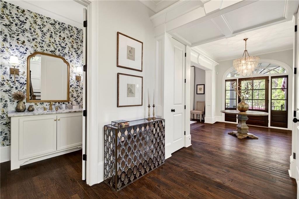 1116 Dawn View Lane Northwest Atlanta, GA 30327 - Photo 9 of 55