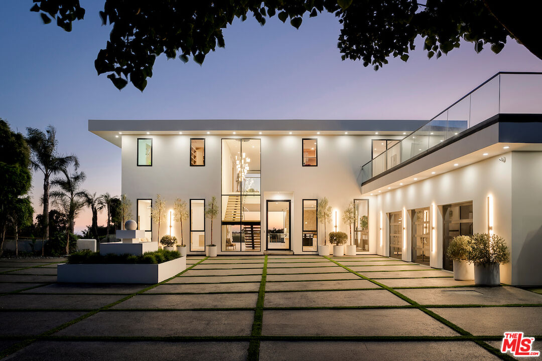 a view of lobby with furniture