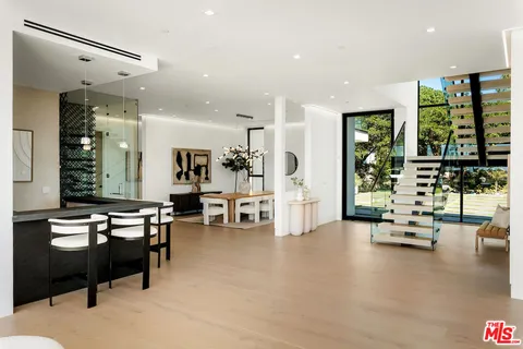 $9,988,000 | 5931 Kanan Dume Road, Malibu, CA 90265