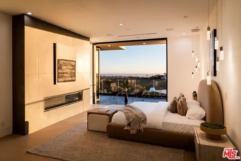 $9,988,000 | 5931 Kanan Dume Road, Malibu, CA 90265