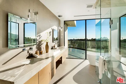 $9,988,000 | 5931 Kanan Dume Road, Malibu, CA 90265