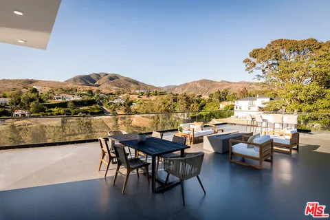 $9,988,000 | 5931 Kanan Dume Road, Malibu, CA 90265