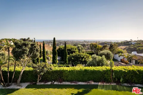 $9,988,000 | 5931 Kanan Dume Road, Malibu, CA 90265