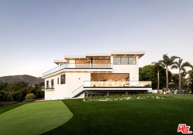 a house view with a outdoor space