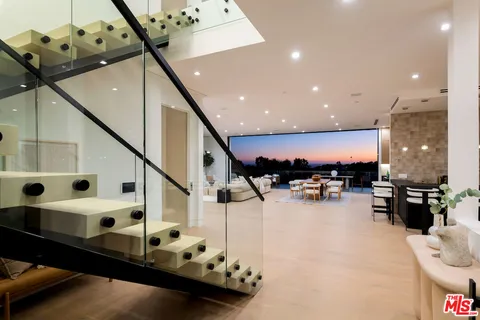 $9,988,000 | 5931 Kanan Dume Road, Malibu, CA 90265