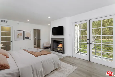 $1,200,000 | 11601 Montana Avenue, Unit PH7, Los Angeles, CA 90049