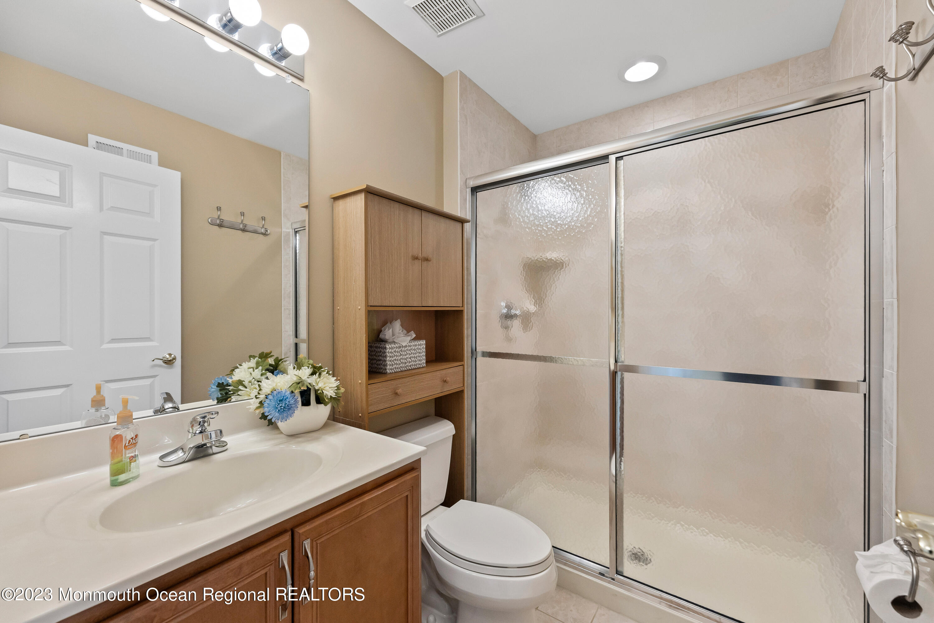 27 Carleton Drive Freehold, NJ 07728 - Photo 23 of 39 Loft Bath