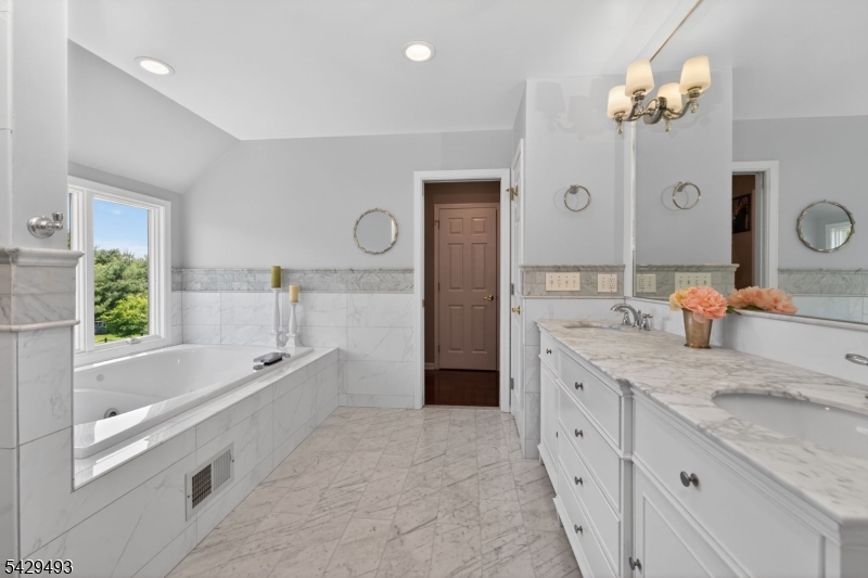 38 Grove Farm Road Pittstown, NJ 08867 - Photo 26 of 46