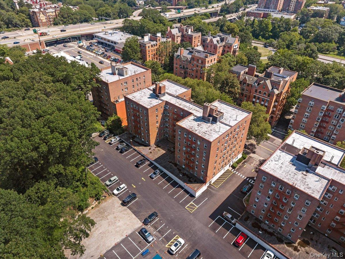 821 Bronx River Road, Unit 4D Yonkers, NY 10708 - Photo 29 of 32 Gallery Image 29
