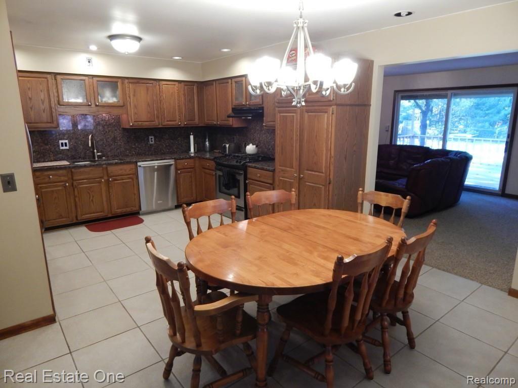 10509 Culver Road Brighton, MI 48114 - Photo 9 of 41 Kitchen and Nook
