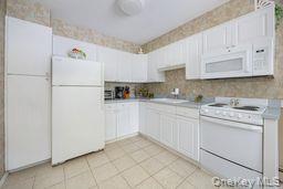 2710 South Road, Unit C8 Poughkeepsie, NY 12601 - Photo 7 of 22 Kitchen 17x9 w/light colored cabinets