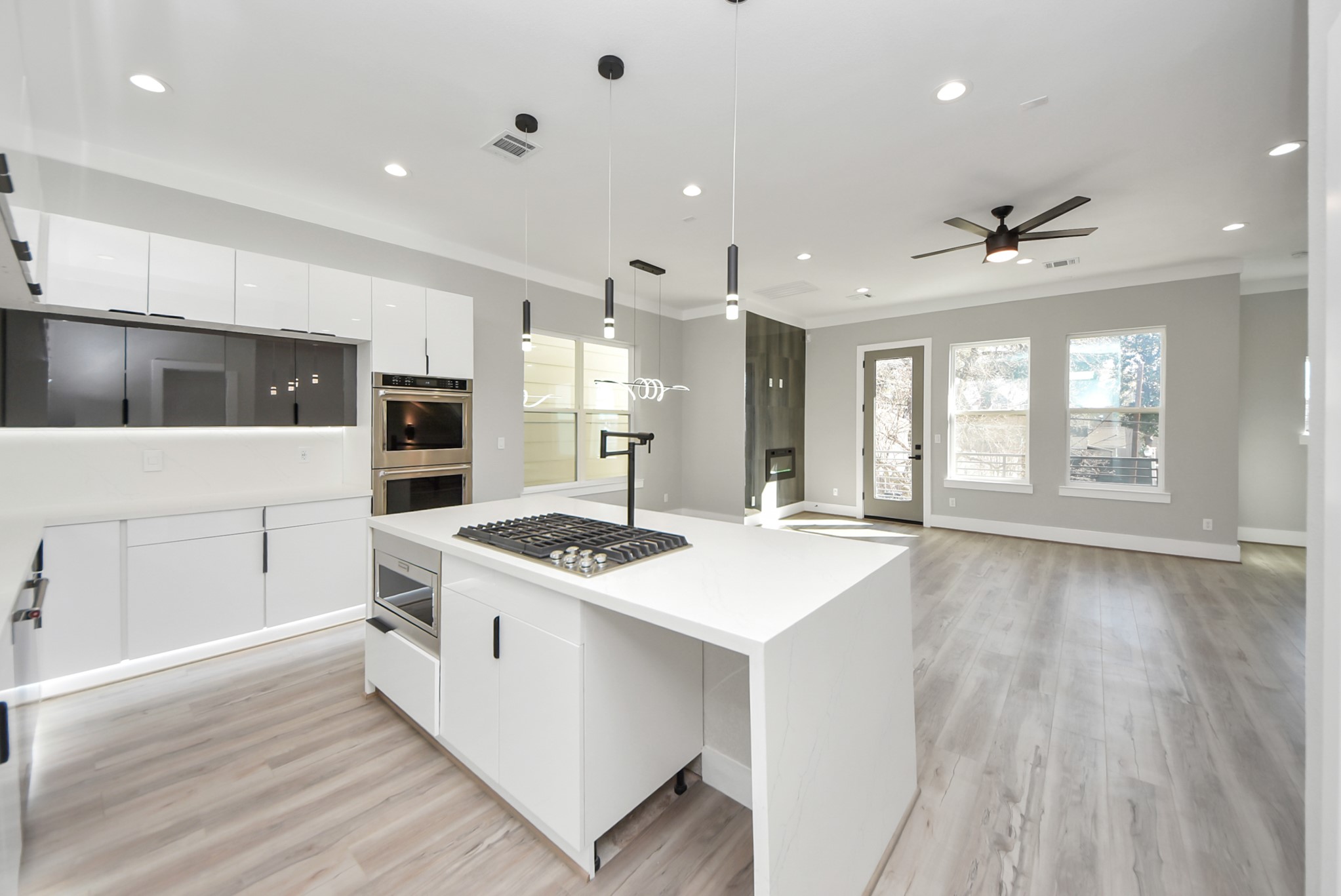602 West 28th Street, Unit A Houston, TX 77008 - Photo 12 of 41 a kitchen with a stove a sink and a refrigerator