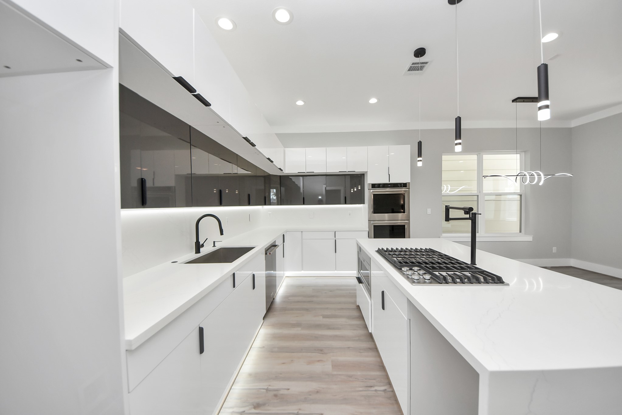 602 West 28th Street, Unit A Houston, TX 77008 - Photo 18 of 41 a kitchen with stainless steel appliances kitchen island a white stove top oven and refrigerator