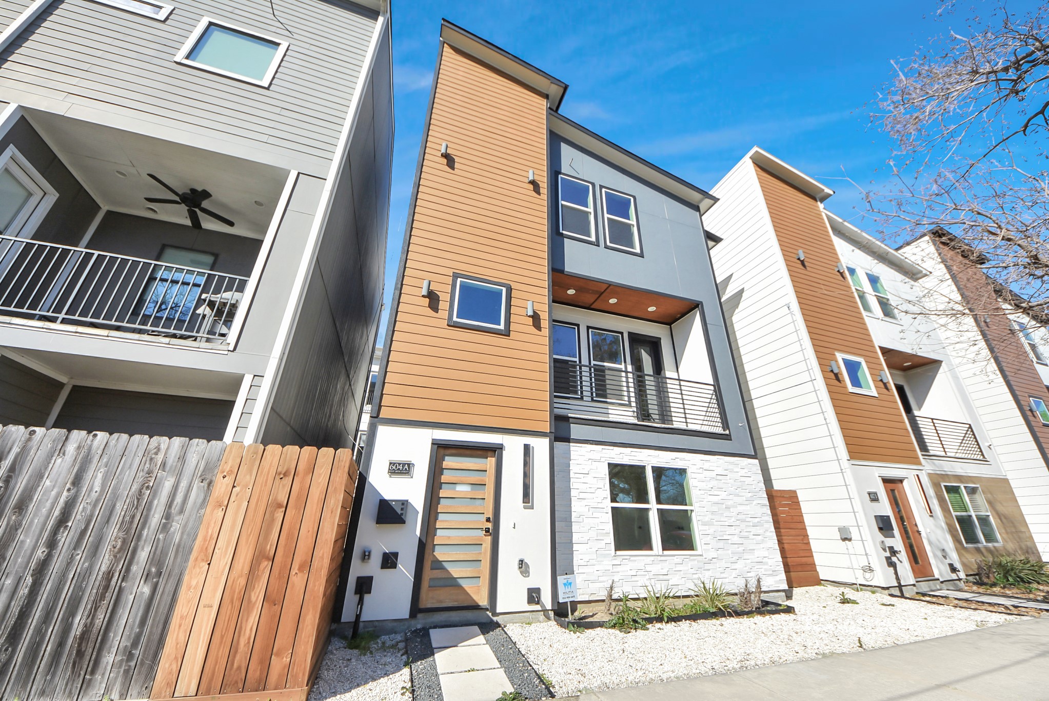 602 West 28th Street, Unit A Houston, TX 77008 - Photo 2 of 41 a front view of a house