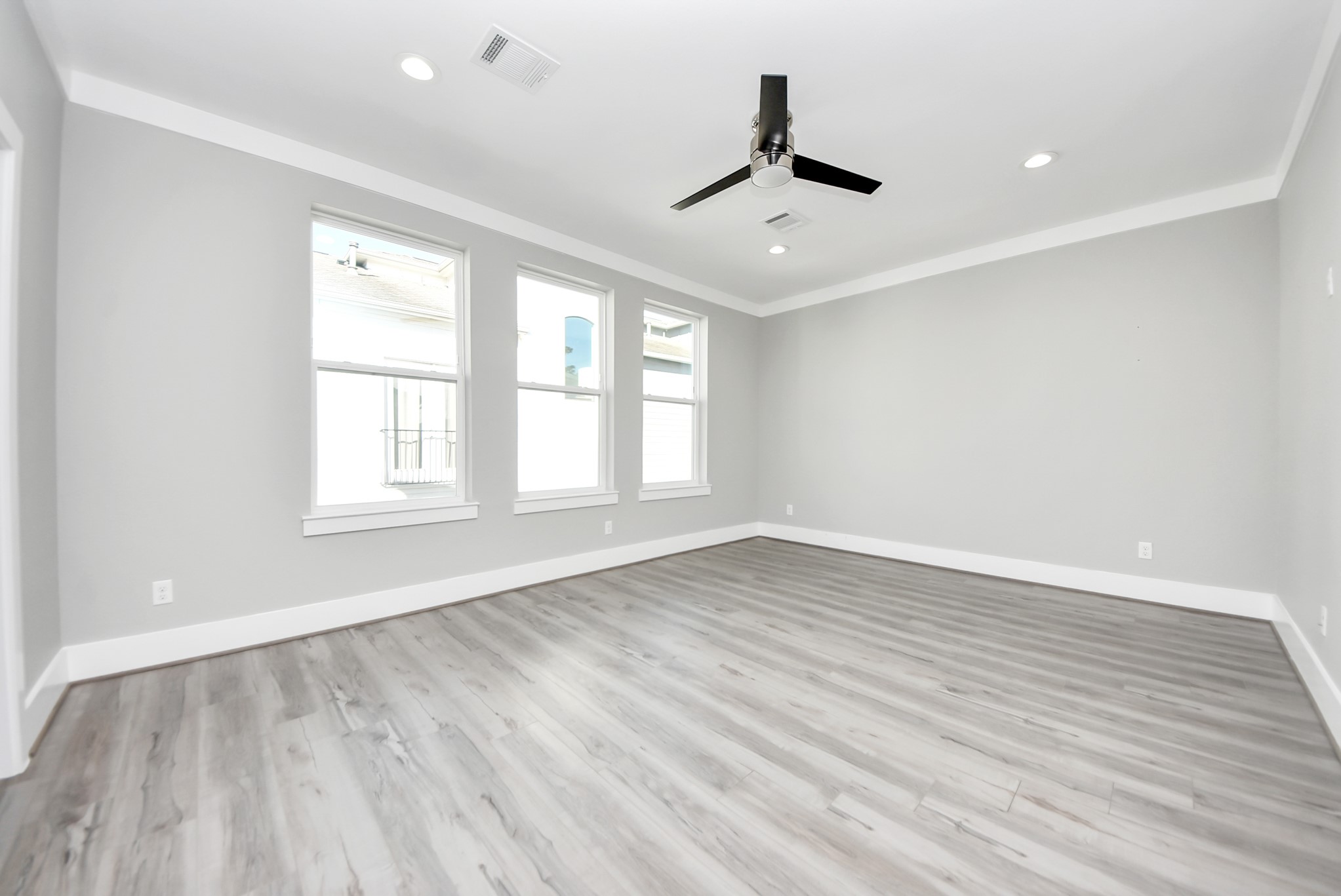 602 West 28th Street, Unit A Houston, TX 77008 - Photo 23 of 41 wooden floor in an empty room with a window