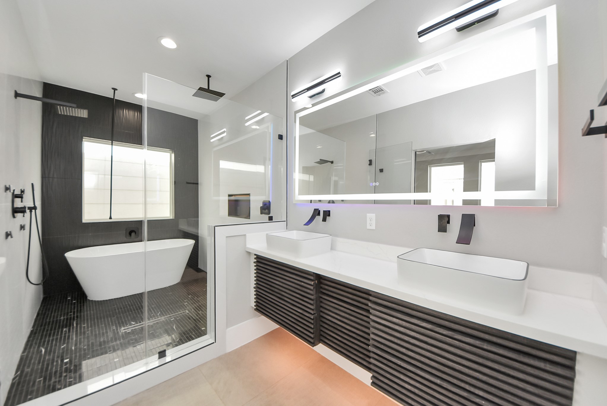602 West 28th Street, Unit A Houston, TX 77008 - Photo 25 of 41 a bathroom with a double vanity sink mirror and bathtub