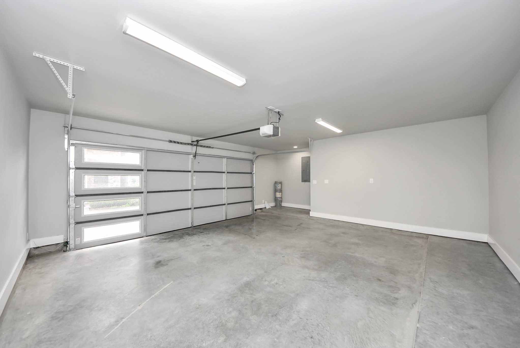 602 West 28th Street, Unit A Houston, TX 77008 - Photo 5 of 41 a view of an empty room with a white walls