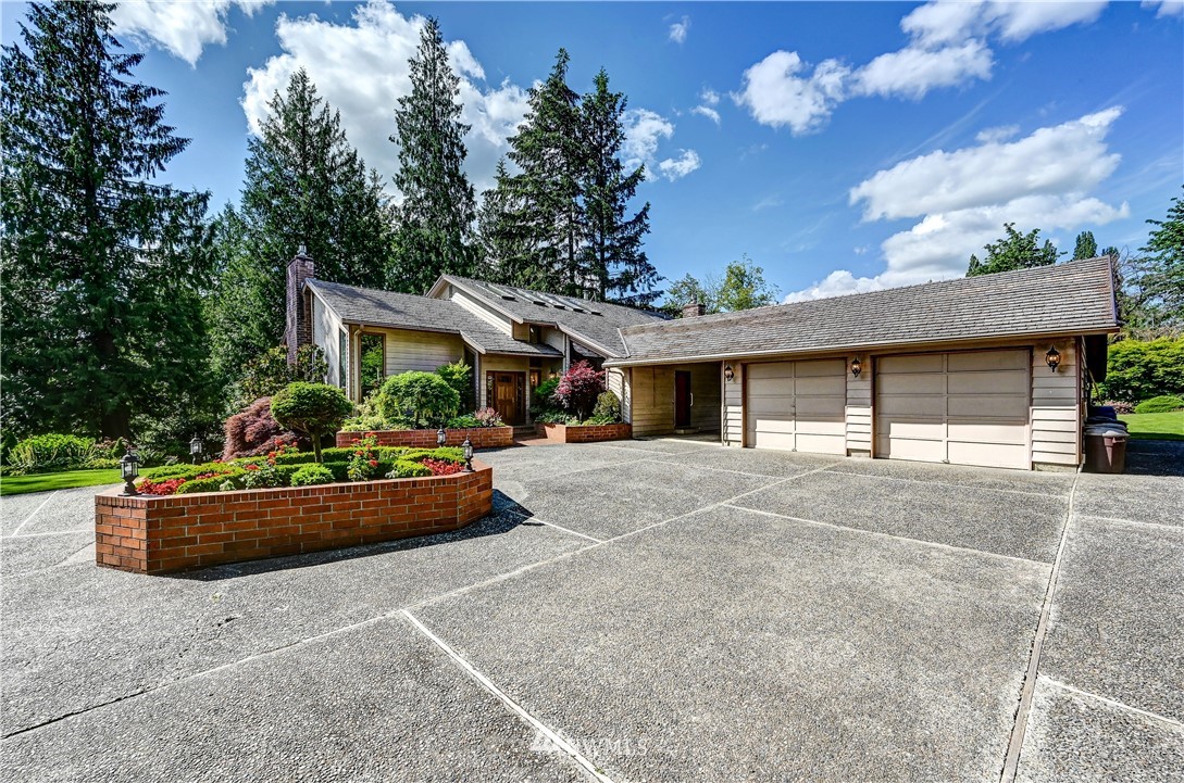 19603 Northeast Redmond Road Redmond, WA 98053 - Photo 4 of 40 Gallery Image 4