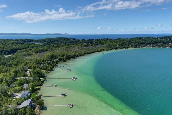 $2,950,000 | 4537 East Duck Lake Road, Lake Leelanau, MI 49653