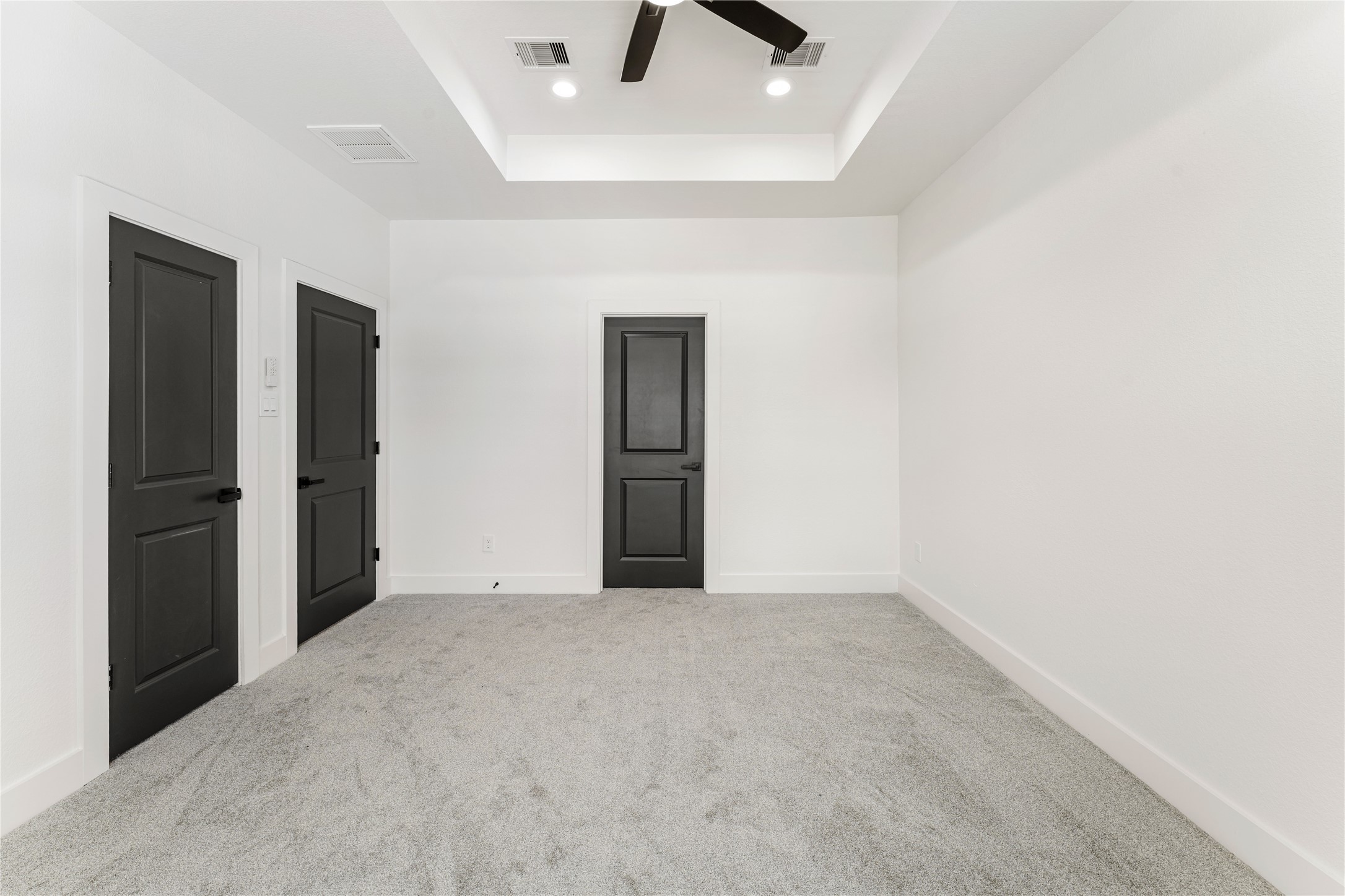 3620 Mt Pleasant Street, Unit A Houston, TX 77021 - Photo 20 of 23 an empty room with closet and a ceiling fan