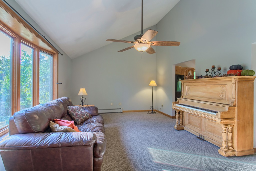 9 Mt Jefferson Road Hubbardston, MA 01452 - Photo 8 of 25 Gallery Image 8