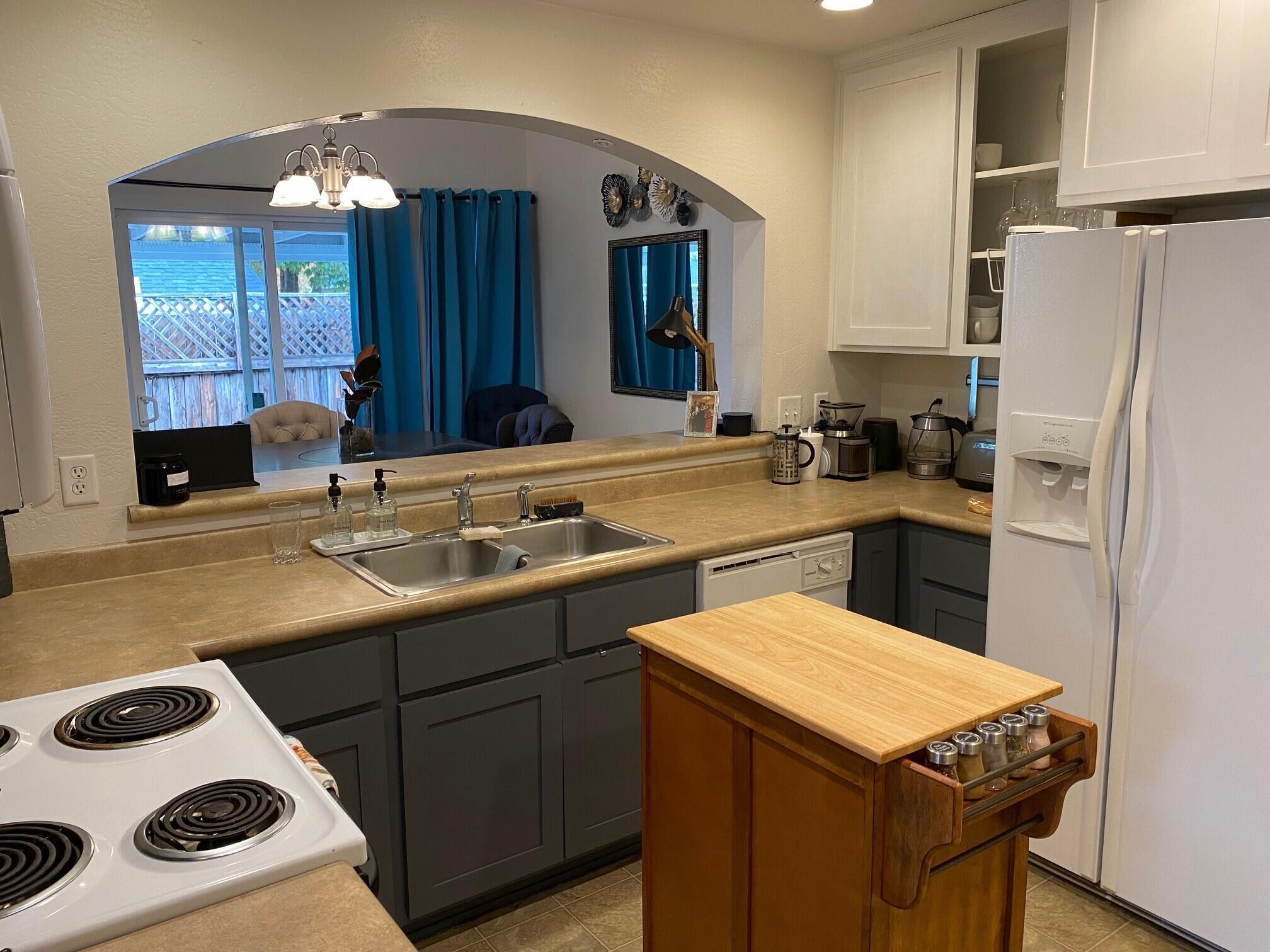 312 Live Oak Loop Central Point, OR 97502 - Photo 5 of 12 5