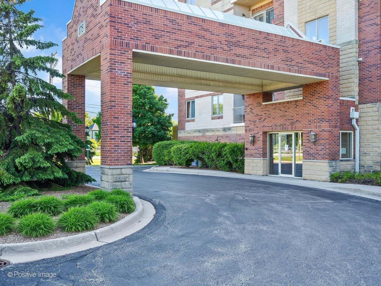175 West Brush Hill Road, Unit 104 Elmhurst, IL 60126 - Photo 3 of 22