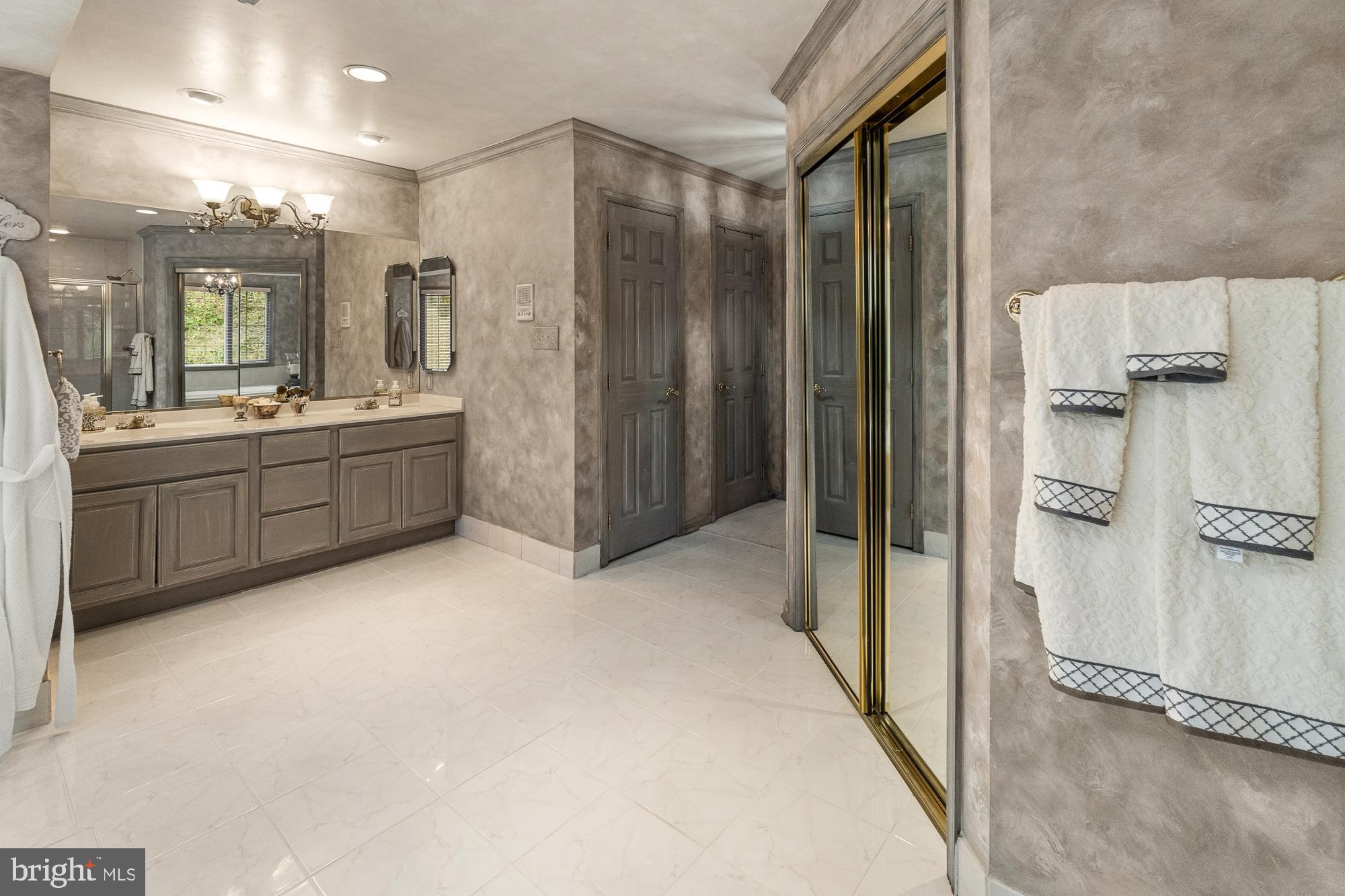 12649 High Meadow Road North Potomac, MD 20878 - Photo 52 of 79 Extra large shower