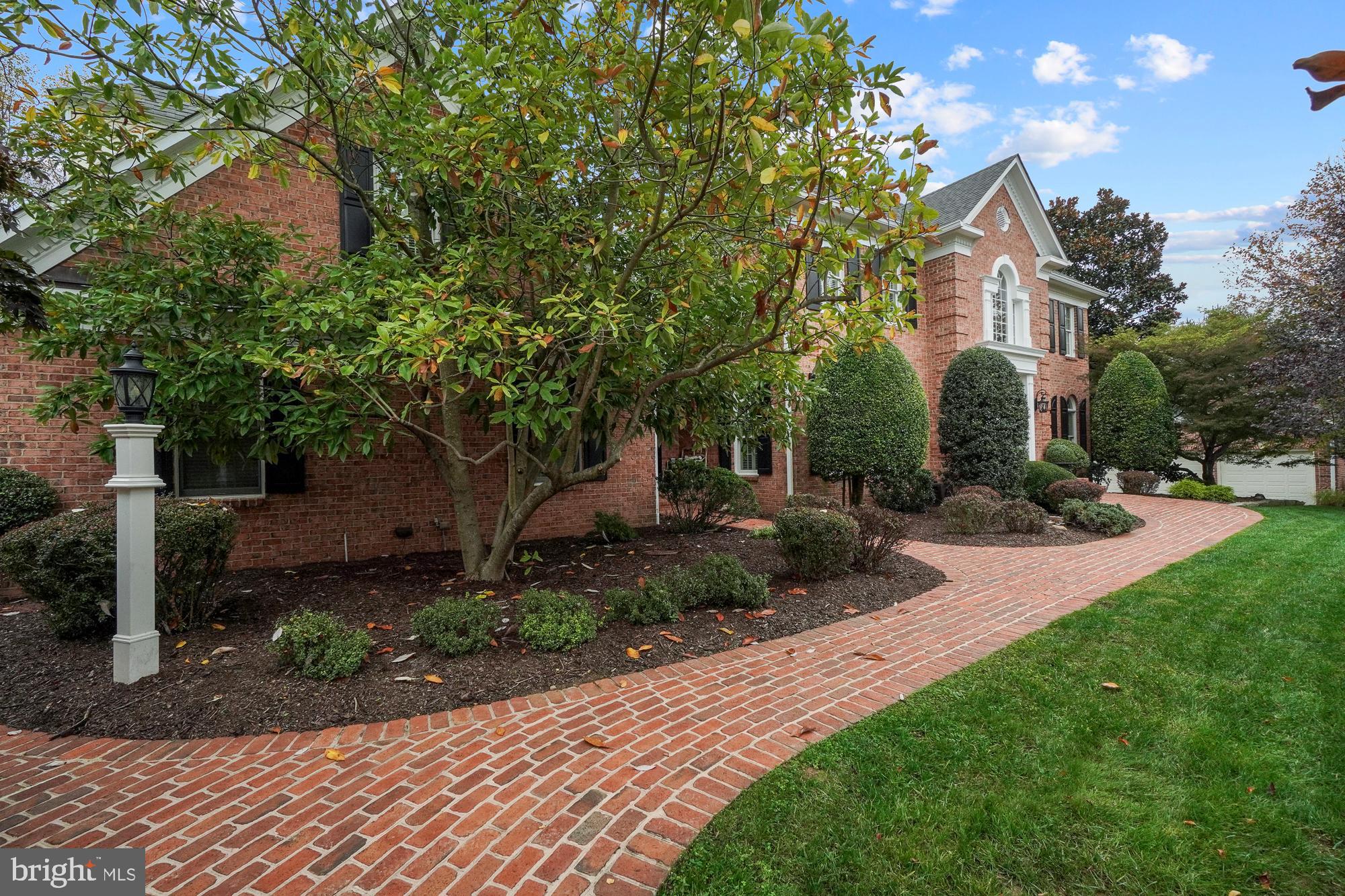 12649 High Meadow Road North Potomac, MD 20878 - Photo 7 of 79 Gorgeous low-maintenance landscaping