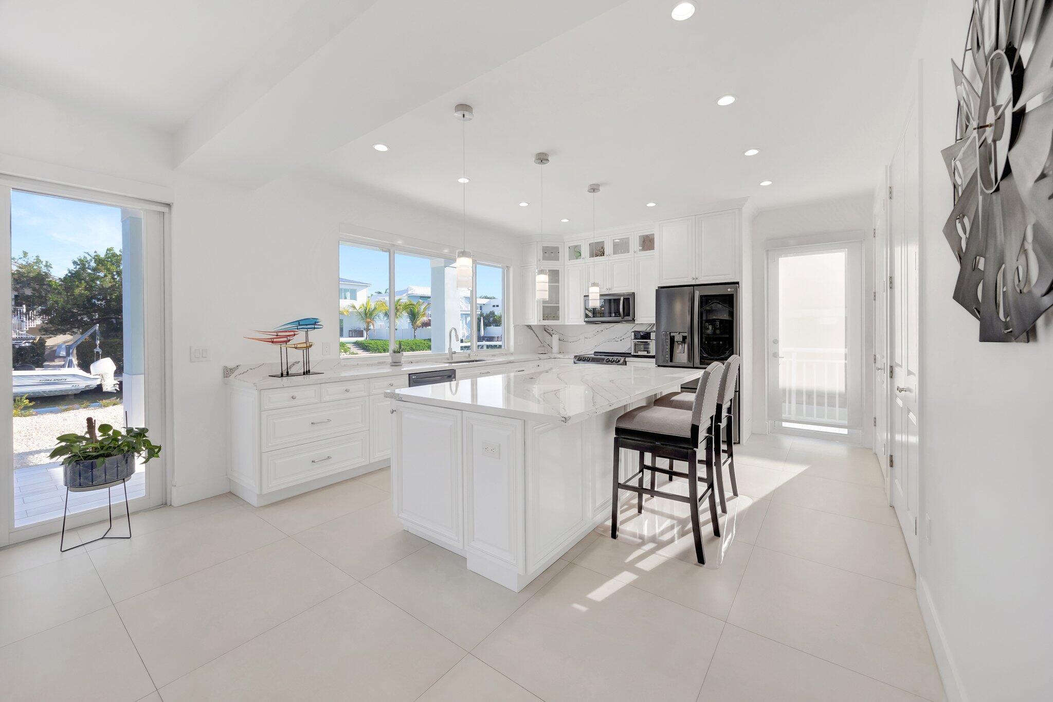 118 Pelican Road Tavernier, FL 33070 - Photo 11 of 72 Gourmet Kitchen Area