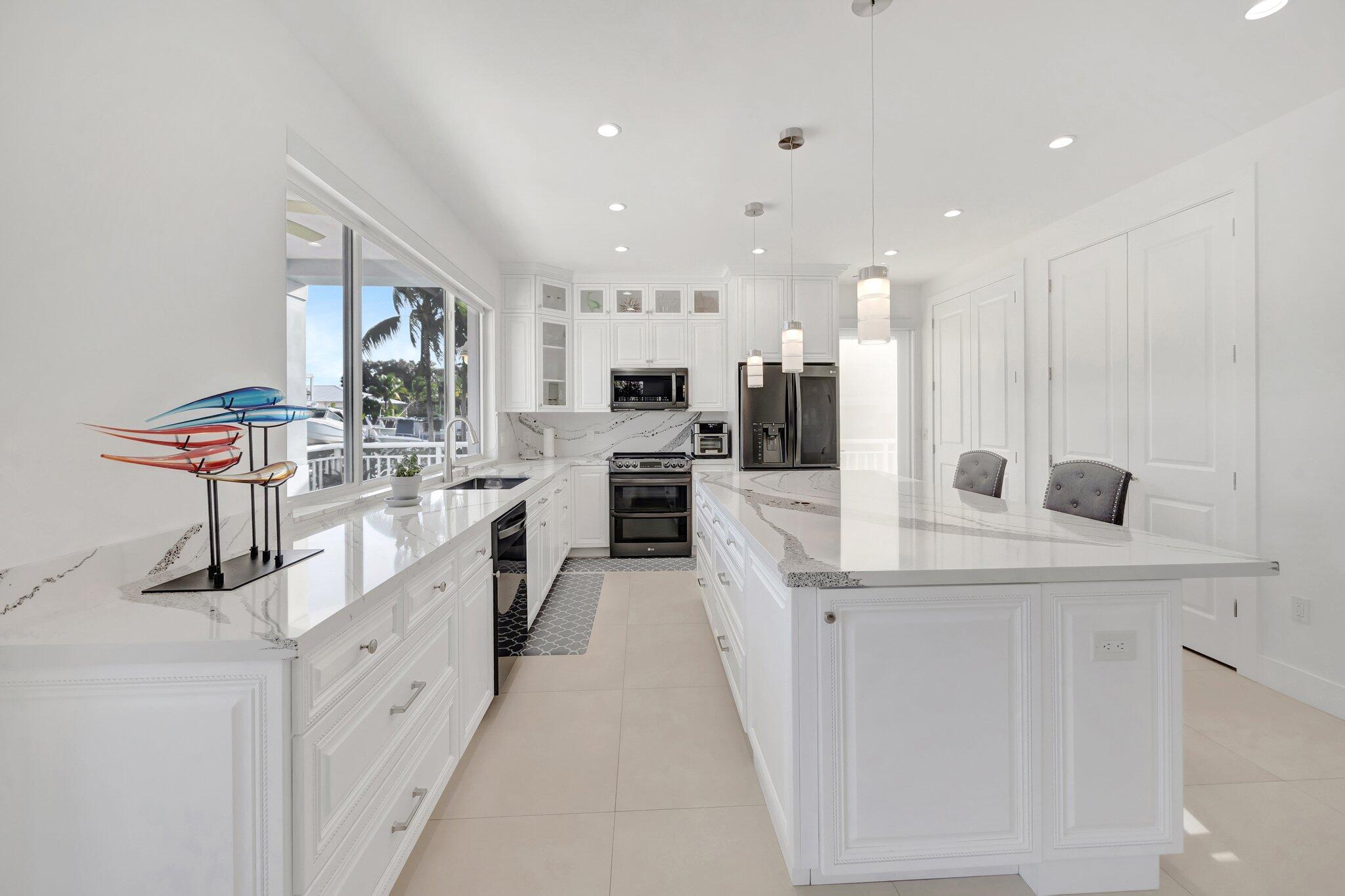 118 Pelican Road Tavernier, FL 33070 - Photo 13 of 72 Gourmet Kitchen Area 3