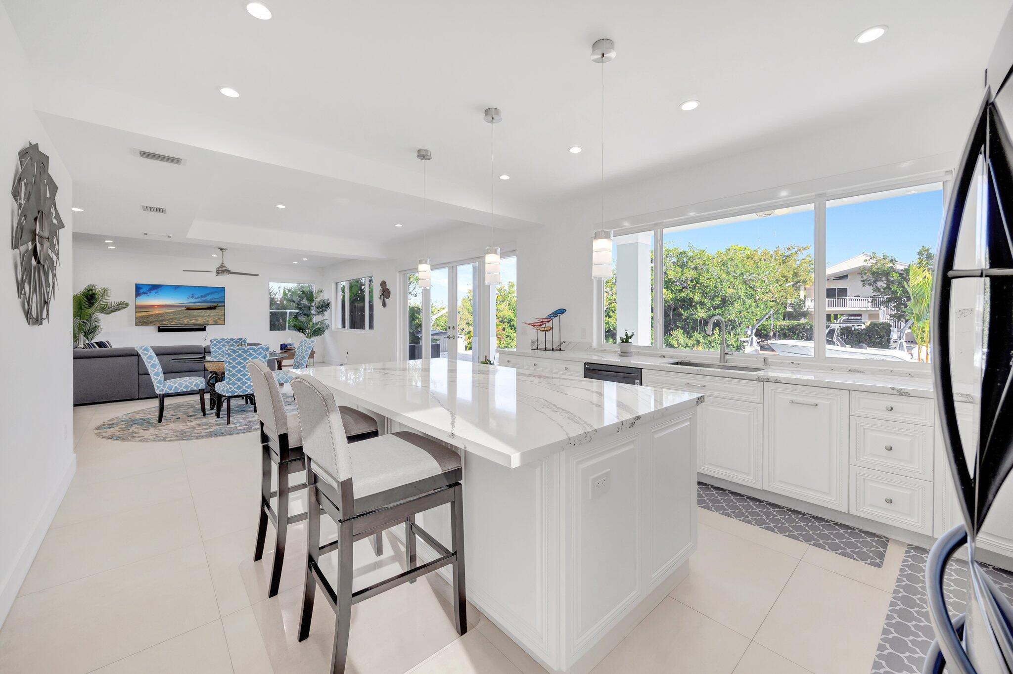 118 Pelican Road Tavernier, FL 33070 - Photo 14 of 72 Gourmet Kitchen Area 4