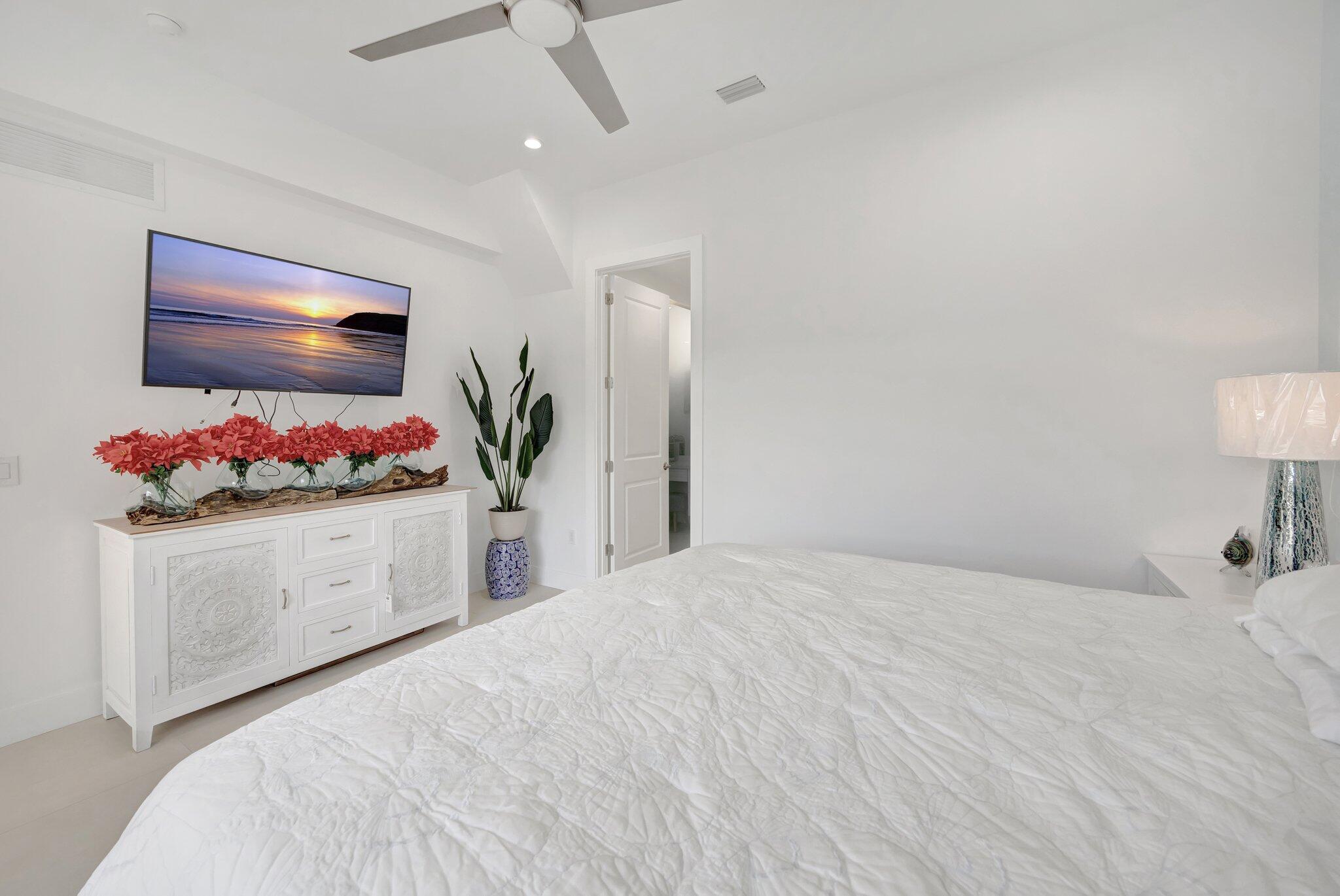 118 Pelican Road Tavernier, FL 33070 - Photo 17 of 72 Downstairs Bedroom 1 (View 3)
