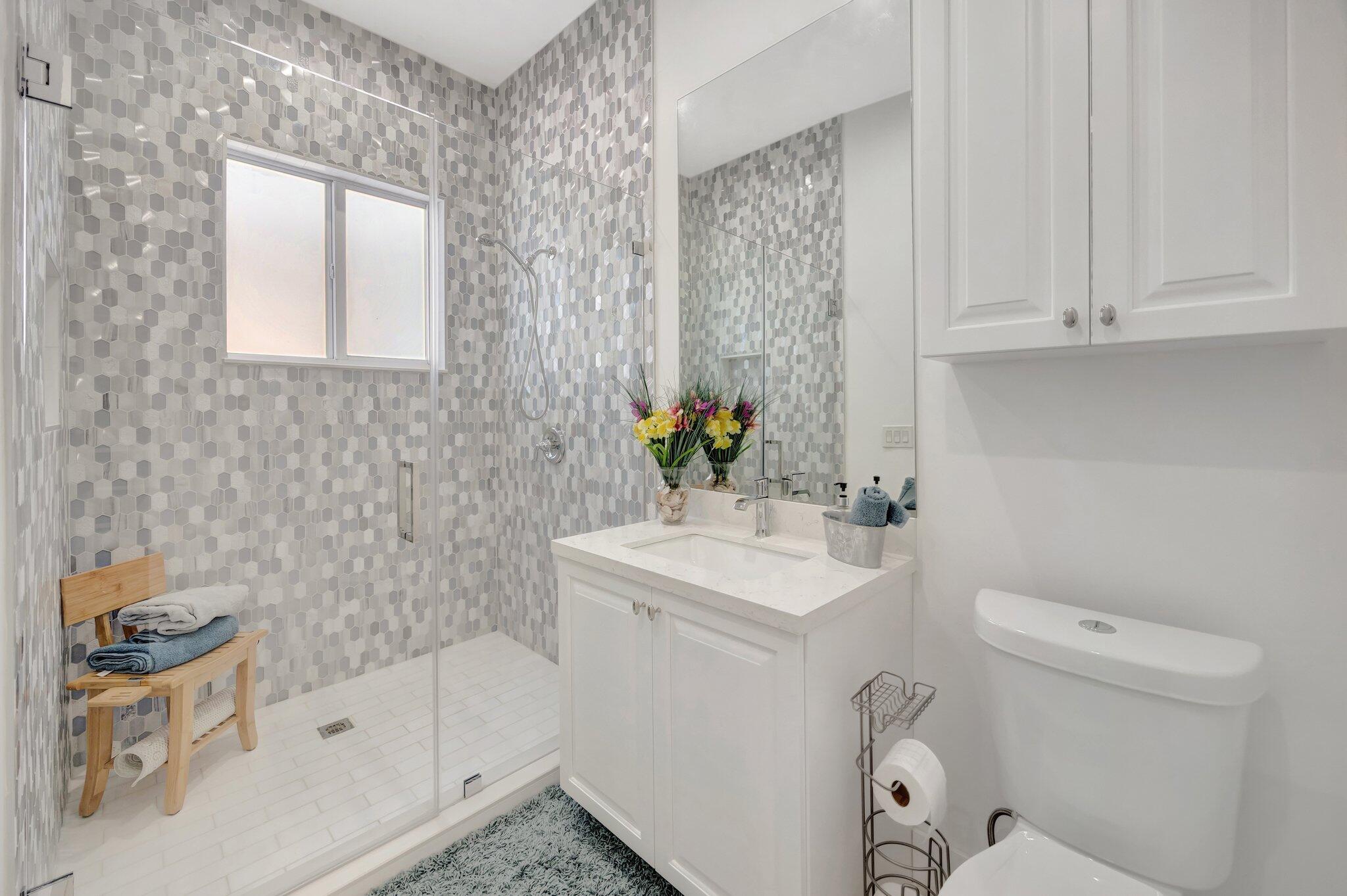118 Pelican Road Tavernier, FL 33070 - Photo 24 of 72 Downstairs Bedroom 2 Bathroom