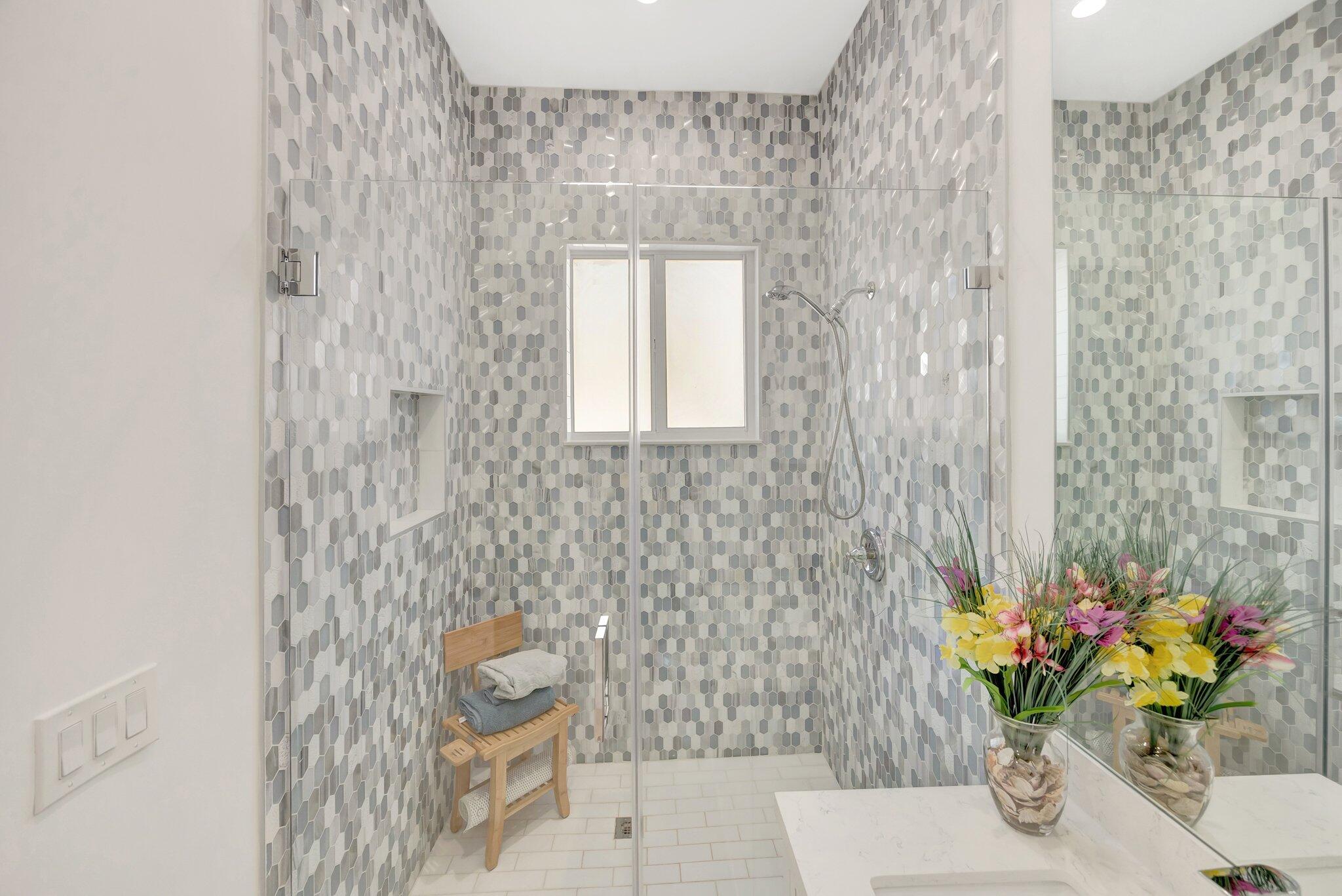 118 Pelican Road Tavernier, FL 33070 - Photo 25 of 72 Downstairs Bedroom 2 Bathroom (View 2)