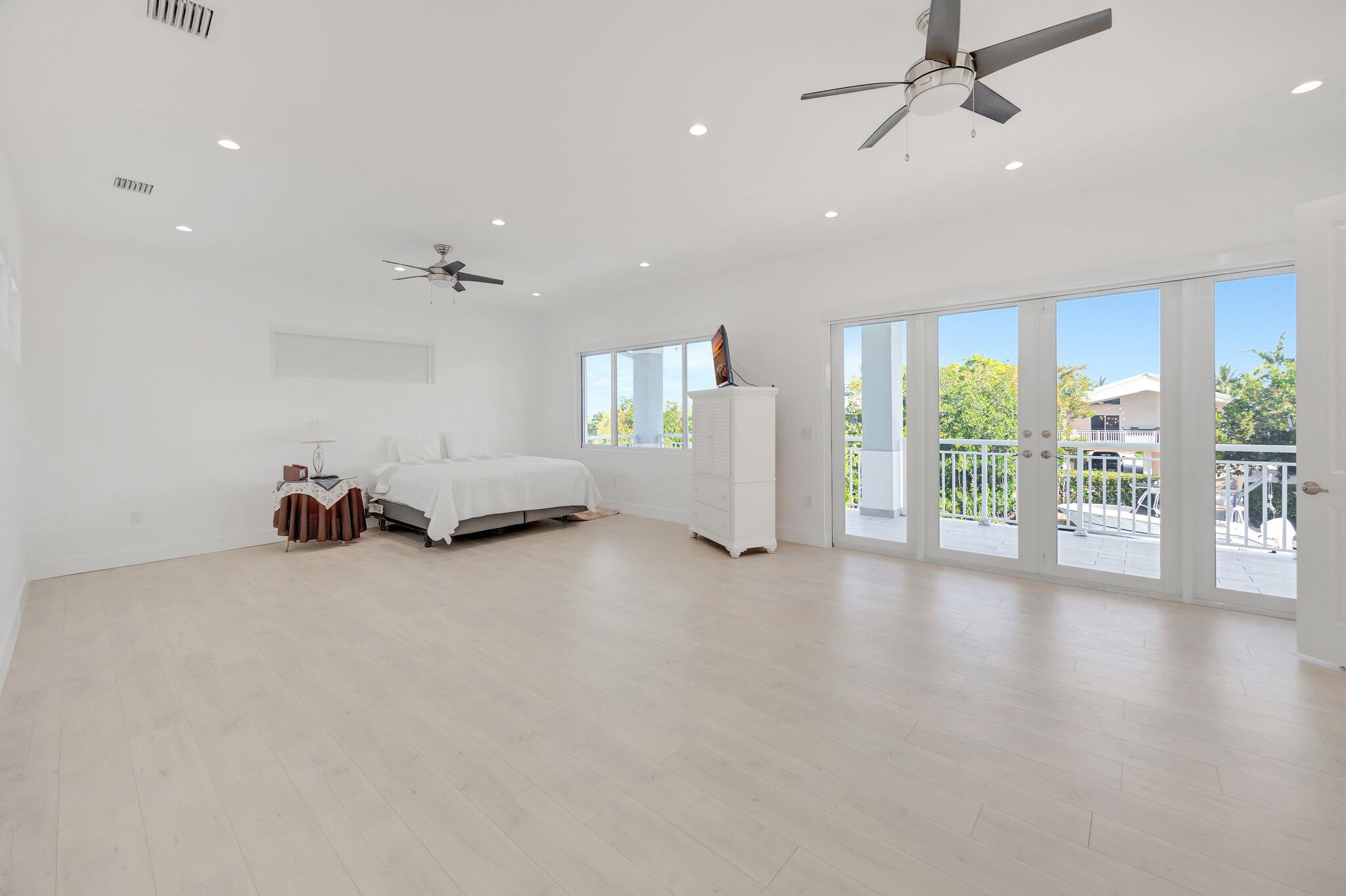 118 Pelican Road Tavernier, FL 33070 - Photo 28 of 72 Primary Suite