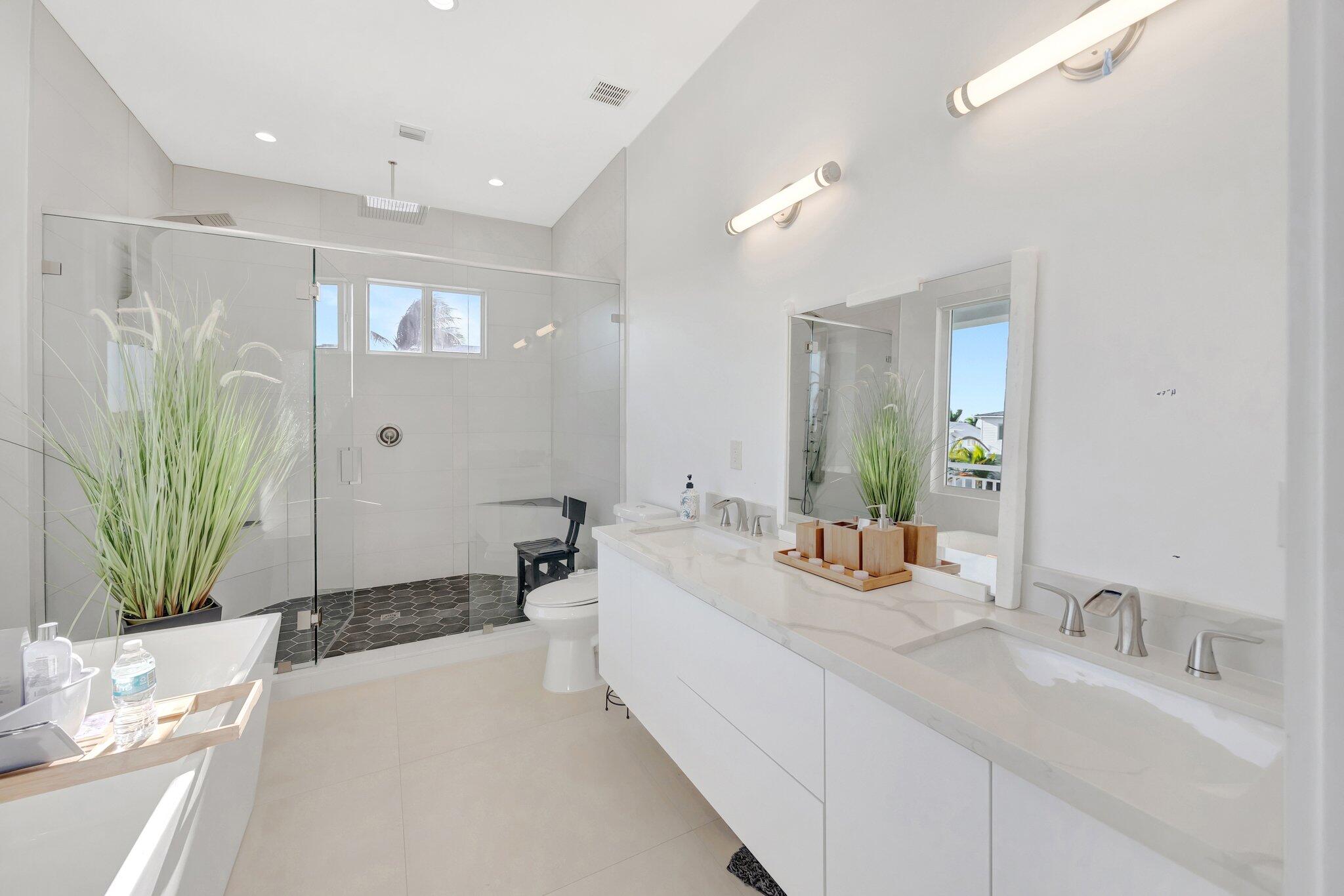 118 Pelican Road Tavernier, FL 33070 - Photo 32 of 72 Primary Bath (View 2)