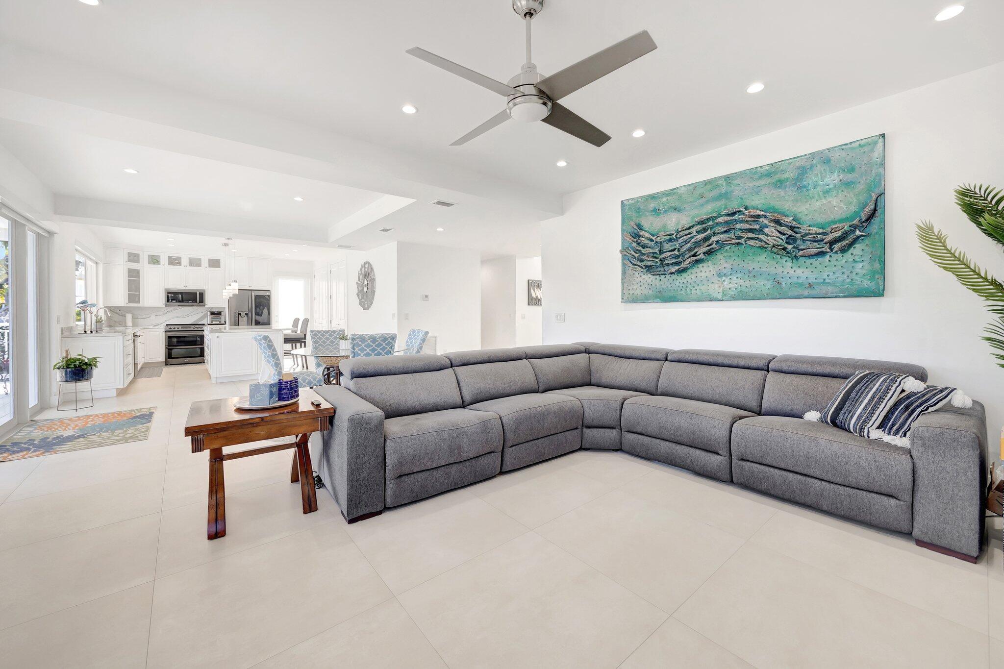 118 Pelican Road Tavernier, FL 33070 - Photo 9 of 72 Family Room Area 2