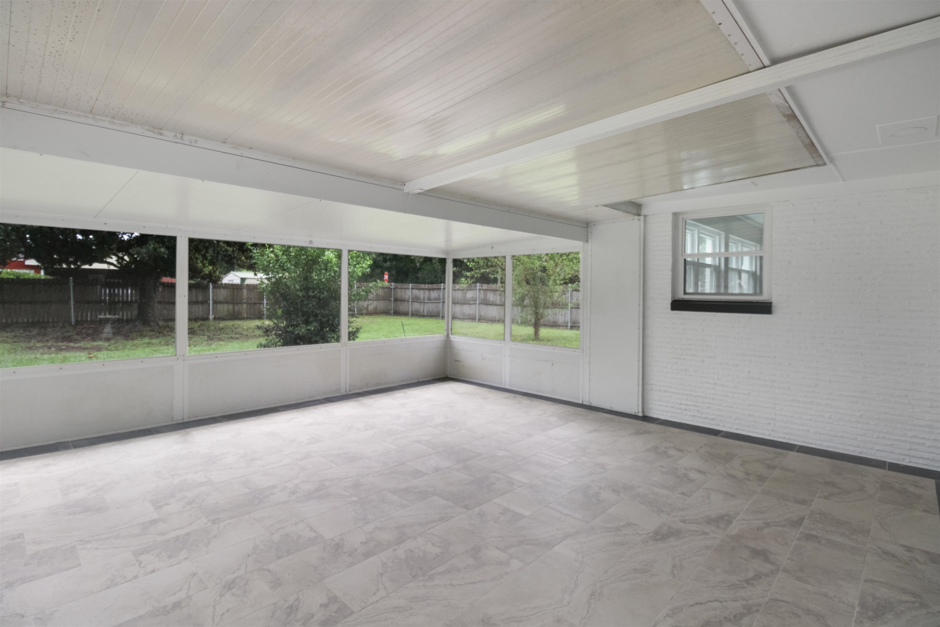 419 West Myrtle Avenue Foley, AL 36535 - Photo 4 of 17 Sun Room