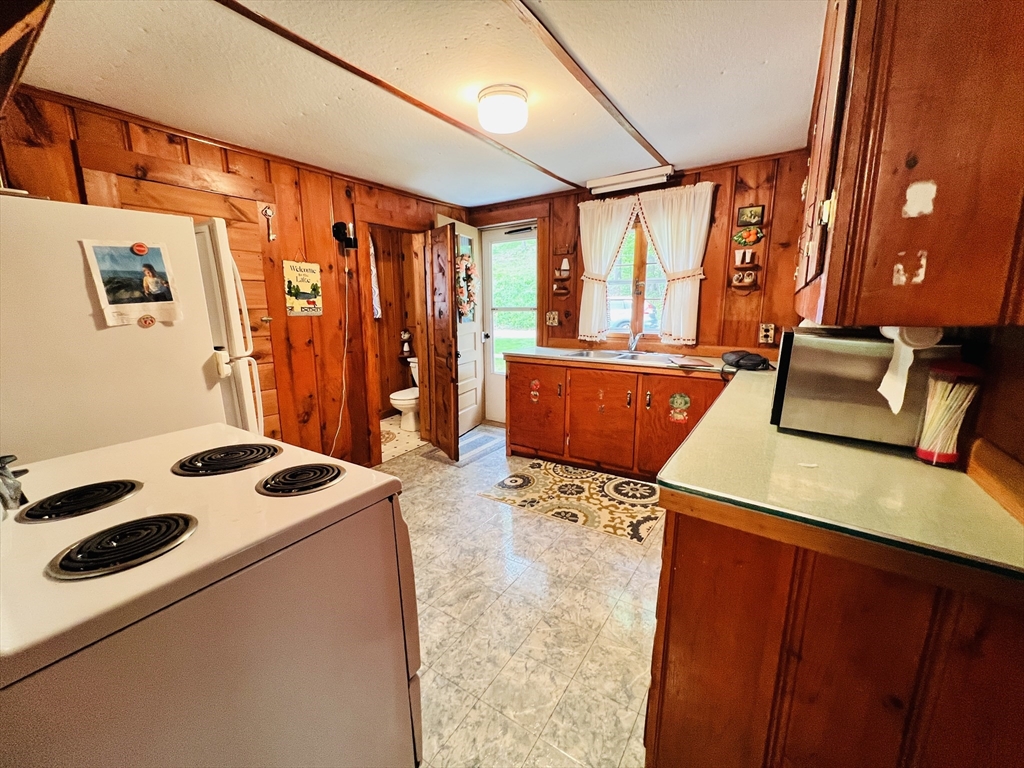91 Shore Road Sturbridge, MA 01566 - Photo 5 of 9
