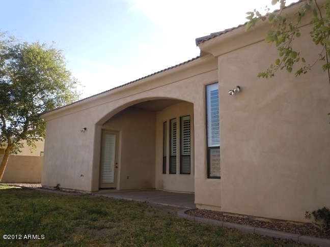 435 South Neuman Way Chandler, AZ 85225 - Photo 20 of 28 a view of backyard of house